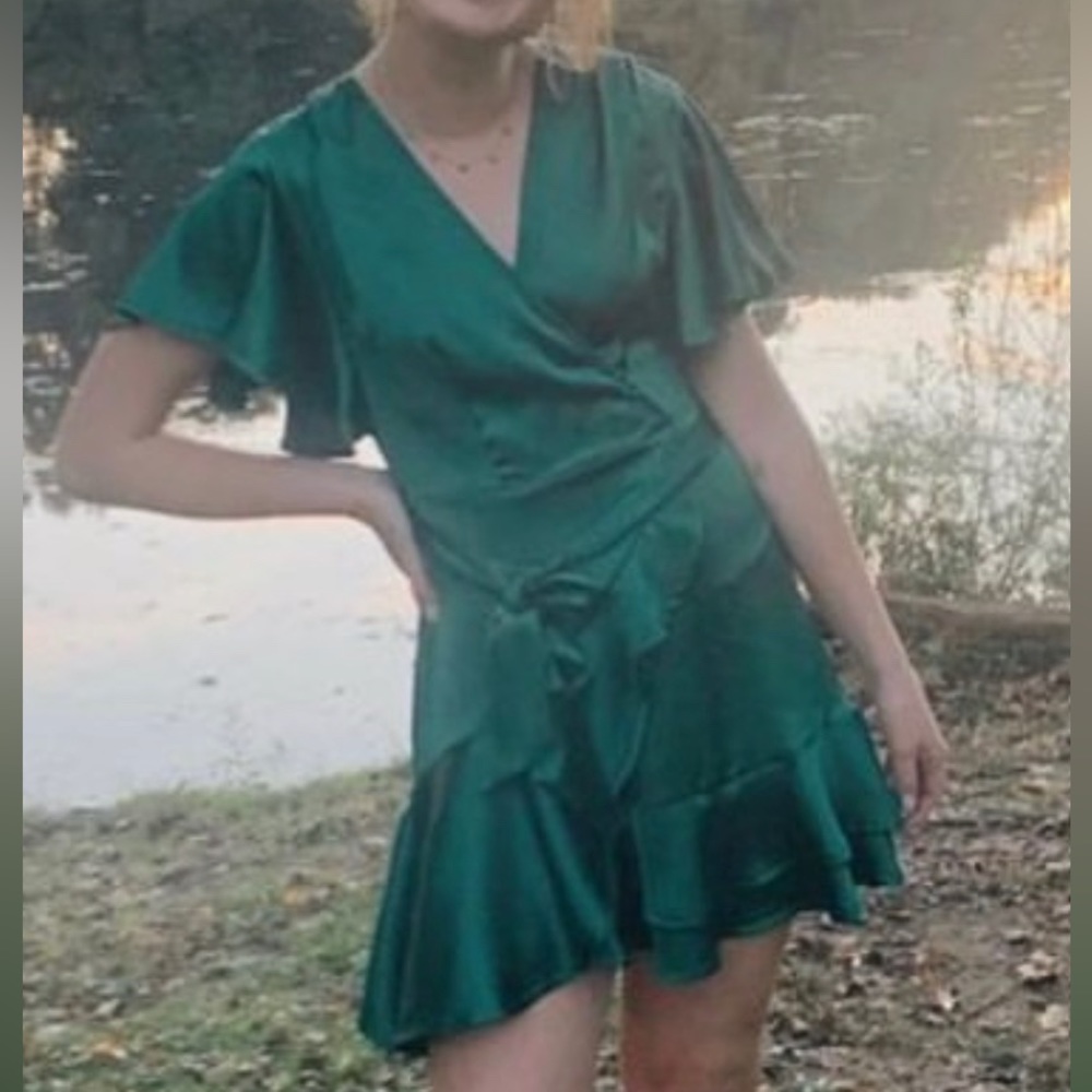 Selfie Leslie Green Dress
